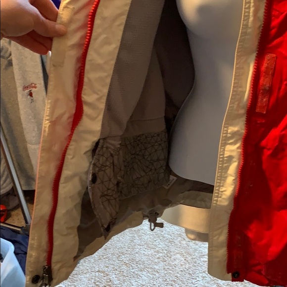 Red and white north face ski jacket - Picture 2 of 6